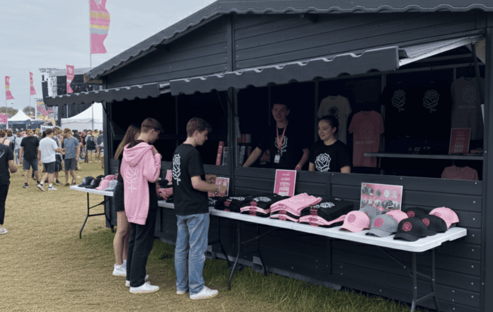 Le chalet pliable en bois offre une alternative durable aux structures classiques, avec un vrai confort d’exploitation.